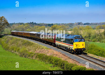 50031 "Hood" Ansätzen Hampton Loade auf einem southbound Service (bearbeitet) Stockfoto