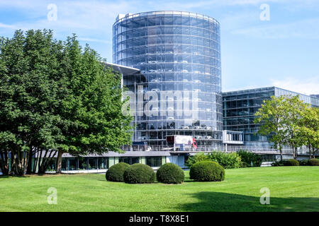 DRESDEN, Deutschland - 19. SEPTEMBER 2018: Die Gläserne Manufaktur von Volkswagen Stockfoto