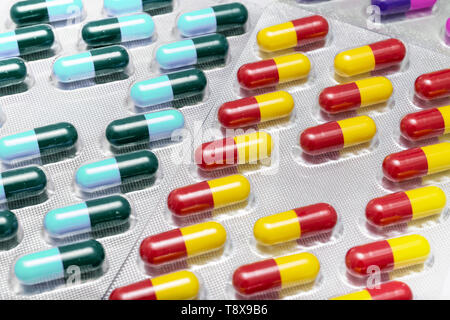 Medizin, Pillen Medikamente und Heilmittel noch im Paket closeup Makro Stockfoto