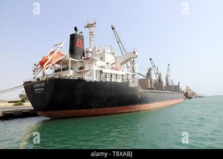 (190515) - HODEIDAH, 15. Mai 2019 (Xinhua) - ein Schiff am Hafen in Hodeidah, Hodeidah Jemen gesehen, am 14. Mai 2019. Die UN-Beobachtermission im Jemen am Dienstag begrüßt Übergabe des Houthi Rebels' der Sicherheit der Hodeidah Häfen an der Küste wachen. (Xinhua) Stockfoto