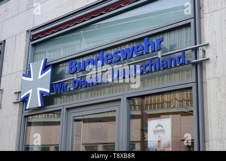 Mitte, Deutschland. 24 Apr, 2019. 24.04.2019, Mitte, Georgenstrasse, Berlin, Berliner Georgenstrasse Häuser eine Bundeswehr Showroom. | Verwendung der weltweiten Kredit: dpa/Alamy leben Nachrichten Stockfoto