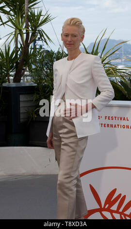Cannes, Frankreich. 15 Mai, 2019. Cannes, Frankreich. 15 Mai, 2019. Schauspielerin Tilda Swinton am Toten nicht Film foto Anruf sterben auf dem 72 Cannes Film Festival, Mittwoch, 15. Mai 2019, Cannes, Frankreich. Foto: Doreen Kennedy/Alamy leben Nachrichten Stockfoto
