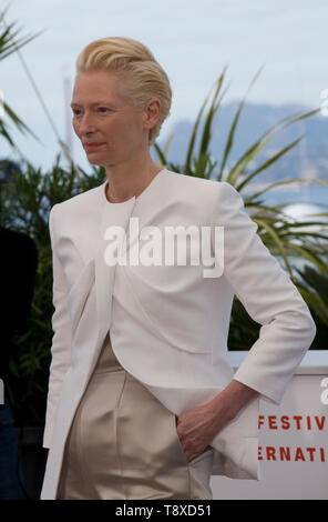 Cannes, Frankreich. 15 Mai, 2019. Cannes, Frankreich. 15 Mai, 2019. Schauspielerin Tilda Swinton am Toten nicht Film foto Anruf sterben auf dem 72 Cannes Film Festival, Mittwoch, 15. Mai 2019, Cannes, Frankreich. Foto: Doreen Kennedy/Alamy leben Nachrichten Stockfoto