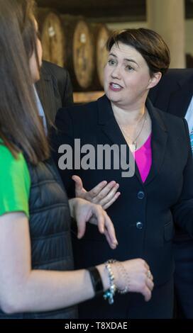 Doune in der Nähe von Stirling, Schottland, Großbritannien. 15 Mai, 2019. Doune, Großbritannien. 15 Mai, 2019. Führer der Schottischen Konservativen & Unionist Party, Ruth Davidson, schließt sich an die Kandidatinnen und Kandidaten für die Wahlen zum Europäischen Parlament an deanston Destillerie in Doune in der Nähe von Stirling Credit: Rich Dyson/Alamy leben Nachrichten Stockfoto