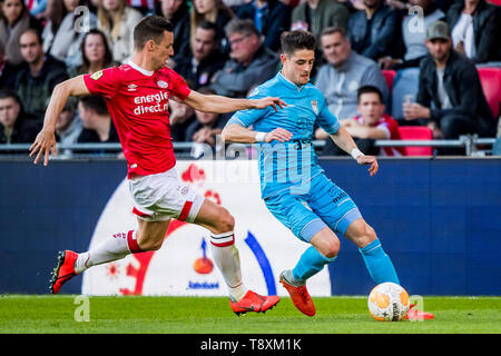 EINDHOVEN, PSV-Heracles Almelo, 15-05-2019 Fußball, niederländischen Eredivisie Saison 2018 - 2019, Philips Stadion, Heracles Almelo Spieler Adrian Dalmau (R), PSV-player Nick Viergever (L) Stockfoto