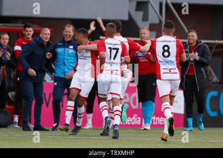 EMMEN, 15-05-2019, Saison 2018 - 2019, niederländische Eredivisie feiern, 1-0 Michael Chacon während des Spiels FC Emmen - FC Groningen Stockfoto