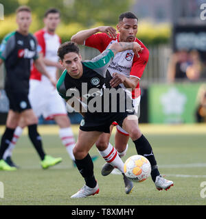 EMMEN, 15-05-2019, Saison 2018 - 2019, niederländische Eredivisie, Michael Chacon, Ludovit Reis während des Spiels FC Emmen - FC Groningen Stockfoto