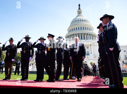 Präsidenten der Vereinigten Staaten Donald J. Trumpf kommt für die 38. jährlichen nationalen Frieden Offiziere' Memorial Service, auf den US-Kapitol in Washington, DC am 15. Mai 2019. Credit: Kevin Dietsch/Pool über CNP/MediaPunch Stockfoto