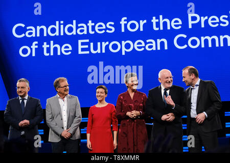 Brüssel, Belgien. 15 Mai, 2019. Die Kandidaten für die Präsidentschaft der Kommission stellen auf der Bühne vor einer Debatte im Europäischen Parlament. Credit: ALEXANDROS MICHAILIDIS/Alamy leben Nachrichten Stockfoto