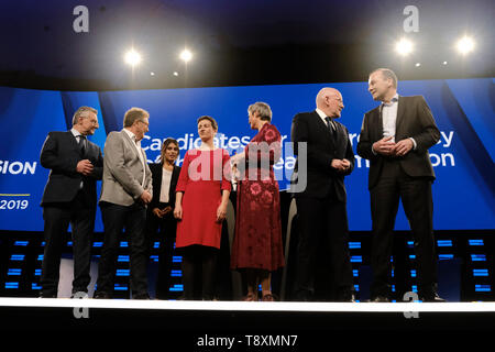 Brüssel, Belgien. 15 Mai, 2019. Die Kandidaten für die Präsidentschaft der Kommission stellen auf der Bühne vor einer Debatte im Europäischen Parlament. Credit: ALEXANDROS MICHAILIDIS/Alamy leben Nachrichten Stockfoto