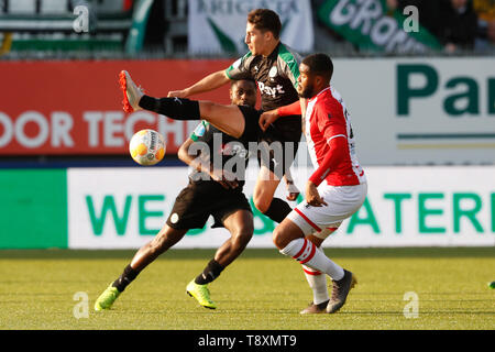 EMMEN, 15-05-2019, Saison 2018 - 2019, niederländische Eredivisie, Ludovit Reis, Jafar Arien während des Spiels FC Emmen - FC Groningen Stockfoto