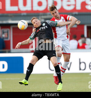 EMMEN, 15-05-2019, Saison 2018 - 2019, niederländische Eredivisie, Nick Bakker, Paul Gladon während des Spiels FC Emmen - FC Groningen Stockfoto