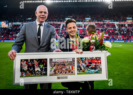 EINDHOVEN, PSV-Heracles Almelo, 15-05-2019 Fußball, niederländischen Eredivisie Saison 2018 - 2019, Philips Stadion, Santiago Arias sagt Auf Wiedersehen für die Fans des PSV, Toon Gerbrands (L) Stockfoto