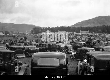 Geparkten Autos an einem Highland Games in Schottland c 1937 Stockfoto
