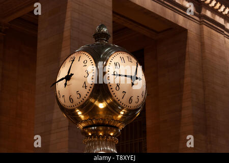 Uhr im Grand Central Terminal, Midtown Manhattan, New York City, USA Stockfoto