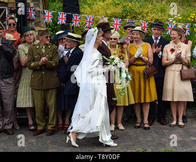 1940 Hochzeit Re-enactment auf Arley Station auf dem Severn Valley Railway Stockfoto