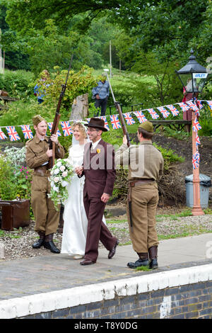 1940 Hochzeit Re-enactment auf Arley Station auf dem Severn Valley Railway Stockfoto