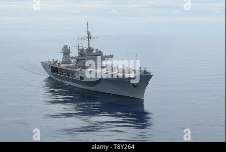 Die US-Marine Blue Ridge-Klasse amphibischen Kommando Schiff USS Blue Ridge während Patrol April 29, 2019 in das Südchinesische Meer. Stockfoto