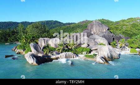 Luftaufnahme auf die Anse Source D'Argent auf La Digue Island auf den Seychellen Stockfoto