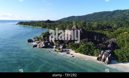 Luftaufnahme auf die Anse Source D'Argent auf La Digue Island auf den Seychellen Stockfoto