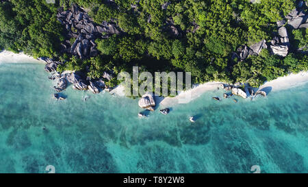 Luftaufnahme auf die Anse Source D'Argent auf La Digue Island auf den Seychellen Stockfoto