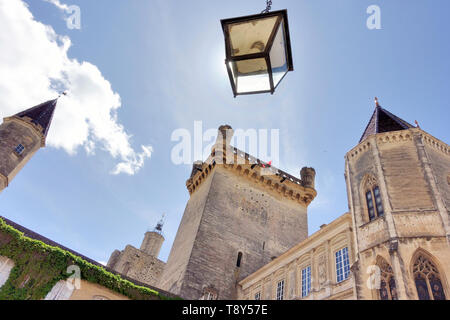 Duché Palace, Uzès, Frankreich von Frosch gesehen Stockfoto