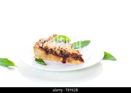 Süße Kuchen mit Früchten Marmelade in eine Platte auf einem weißen Stockfoto