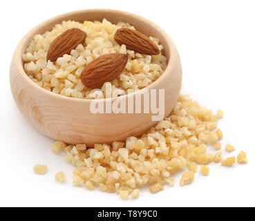 Kleine Stücke gehackten Mandeln mit ganzen, Stockfoto