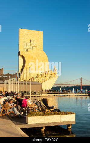 Denkmal der Entdeckungen (Padrao dos Descobrimentos) von Architekt Cottinelli Telmo und der Bildhauer Leopoldo de Almeida, mit Blick auf den Fluss Tejo. Werden Stockfoto