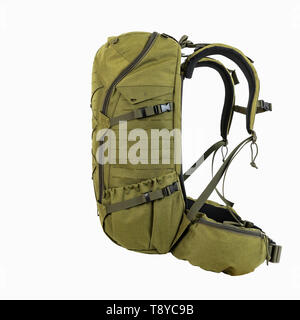 Grüne Wanderrucksack für Jäger Camouflage mit seitlichen Taschen auf weißem Hintergrund, Stockfoto