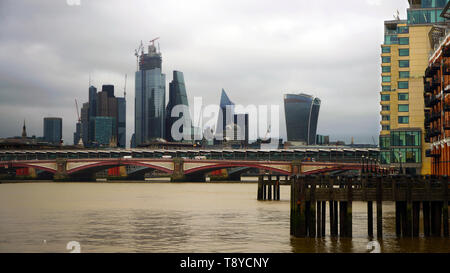 Skyline von London an einem verregneten und grauen Tag Stockfoto