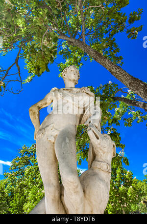 Statue von Endymion, der Sohn des Zeus von Les Jardins De La Fontaine in Nimes, Frankreich Stockfoto