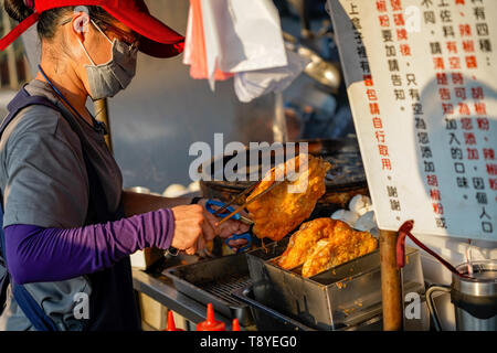 Xia Lin Schalotten Pfannkuchen. Eine berühmte Schalotten Pfannkuchen Straßenhändler in Tainan, Taiwan. Stockfoto