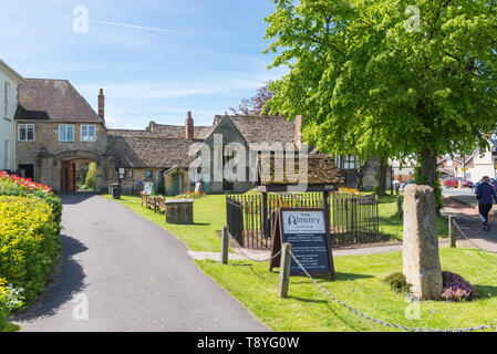 Gärten außerhalb der Almonry Museum und Informationszentrum im Worcestershire Marktstadt Evesham Stockfoto