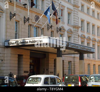 Das Hilton Hotel Eingang in der Nähe von Paddington Station, London, UK Stockfoto