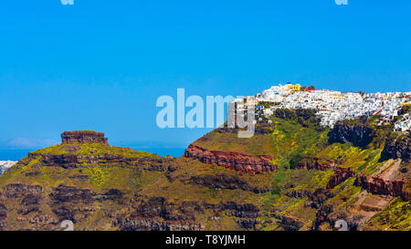 Breites panorama Banner der Insel Santorini, Griechenland. Stadt Dorf Imerovigli und Skaros Felsen Stockfoto