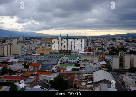 Sturm über Salta, Argentinien, Ansicht, Cityscape, Dom Stockfoto