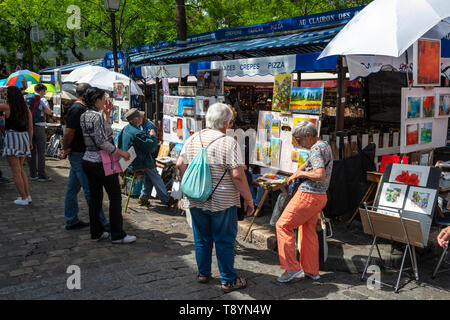 Künstler Stände auf dem Place du Tertre in Montmartre, Paris, Frankreich Stockfoto