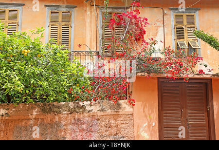 Traditionelle alte Häuser in der Stadt Nafplio Argolis Griechenland Stockfoto