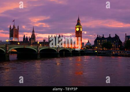 Schönen Sonnenuntergang auf den Big Ben und die Parlamentsgebäude, London, England Stockfoto