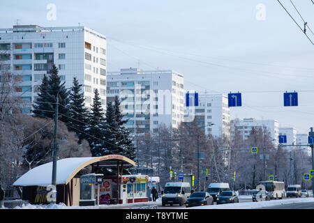 Tscheljabinsk, Russland - Januar 2019: Die zentrale Straße von Chelyabinsk-Lenin Perspektive. Perspektive Stockfoto