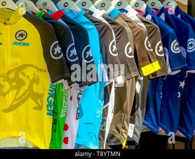 Amgen, Tour von Kalifornien, Sacramento, CA - 12. Mai 2019: Amgen, Tour von Kalifornien Rennen 2019 Rennen Jerseys. Stockfoto