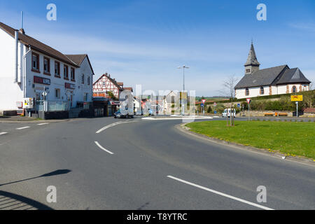 NEUSTADT (Hessen), Deutschland - 19 April, 2015: Gebäude und Straßen einer Provinzstadt. Stockfoto