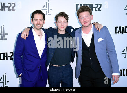 Martin Delaney (links), Gerran Howell, und Josh (rechts) an der Catch-22 UK Premiere, bei Vue Cinema Westfield, London statt. Stockfoto