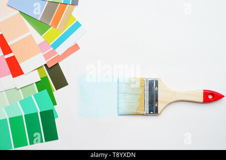 Bild der Palette mit blauen und grünen Farben, brushe Stockfoto