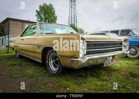 BERLIN, 27. APRIL 2019: Full-size Mietwagen Plymouth Sport Fury III, 1968 Stockfoto