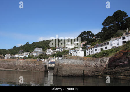 Der Eingang zum Inneren Hafen in Polperro bei Ebbe Stockfoto