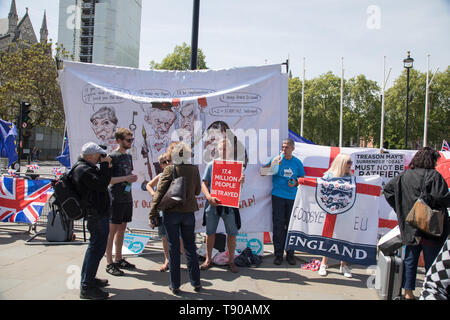 London, Großbritannien. 15. Mai 2019. Pro Schulabgänger und pro-remainers Demonstranten außerhalb des Hauses, Westminster. Theresa May kündigt frischen Abstimmung über Brexit beschäftigen. Der Premierminister Gesichter die Fragestunde in der Commons. Stockfoto