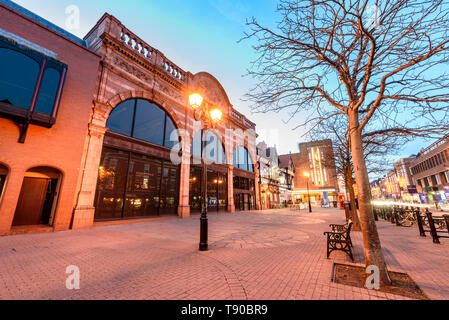 Chester Bibliothek liegt im Herzen von einem der historischsten Bereiche der Cheshire County. Stockfoto