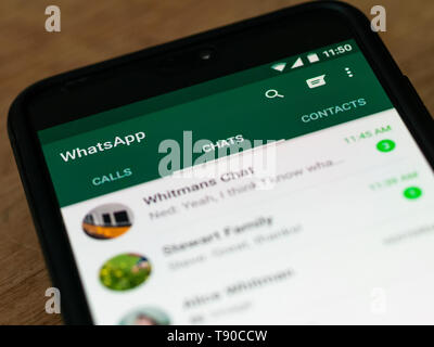WhatsApp Messenger auf einem Smartphone, WhatsApp können Benutzer ihre Anrufe und Nachrichten für die Privatsphäre zu verschlüsseln. Es ist von Facebook im Besitz und im Jahr 2009 gegründet. Stockfoto